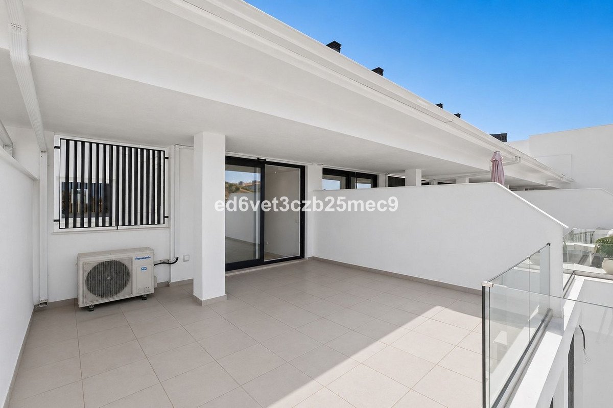 2 Bed Middle Floor Apartment in Fuengirola