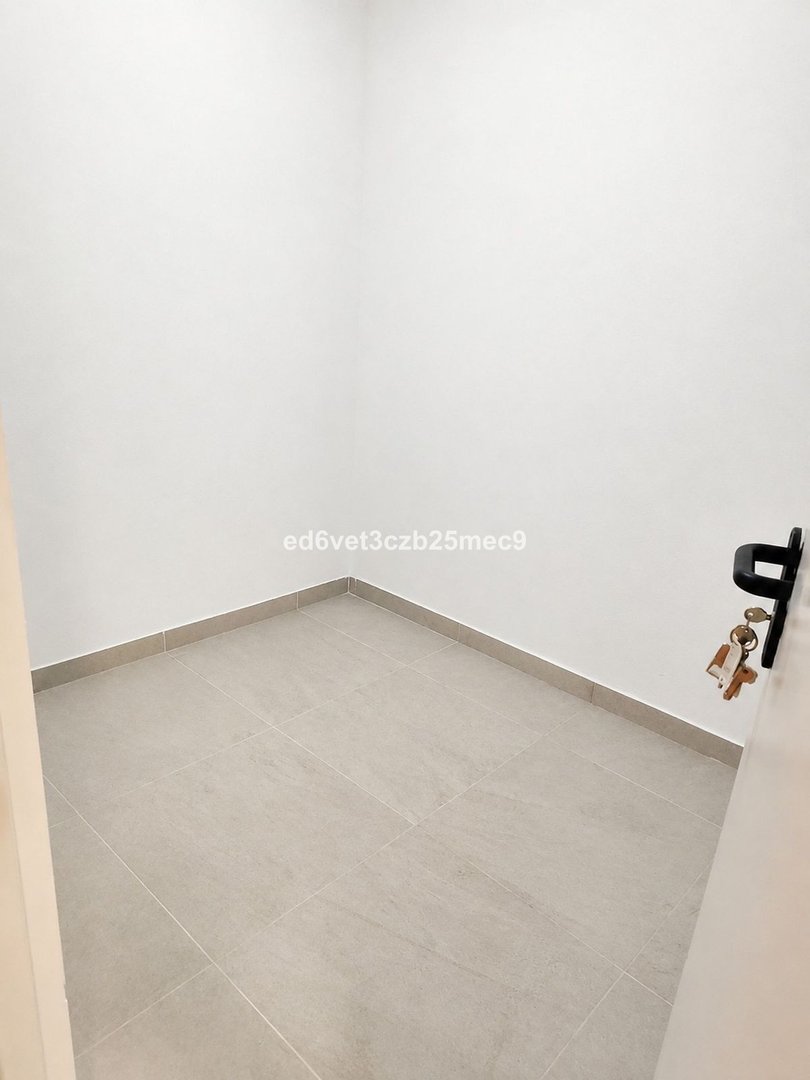 2 Bed Middle Floor Apartment in Fuengirola