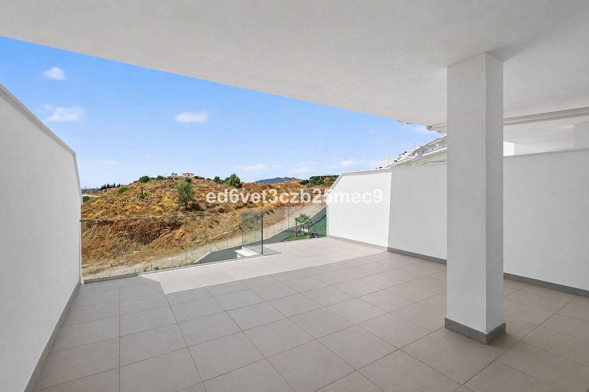 2 Bed Middle Floor Apartment in Fuengirola