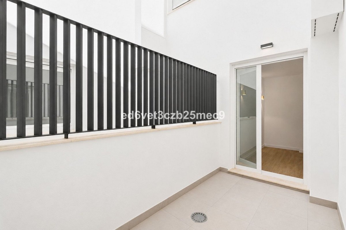 2 Bed Middle Floor Apartment in Fuengirola