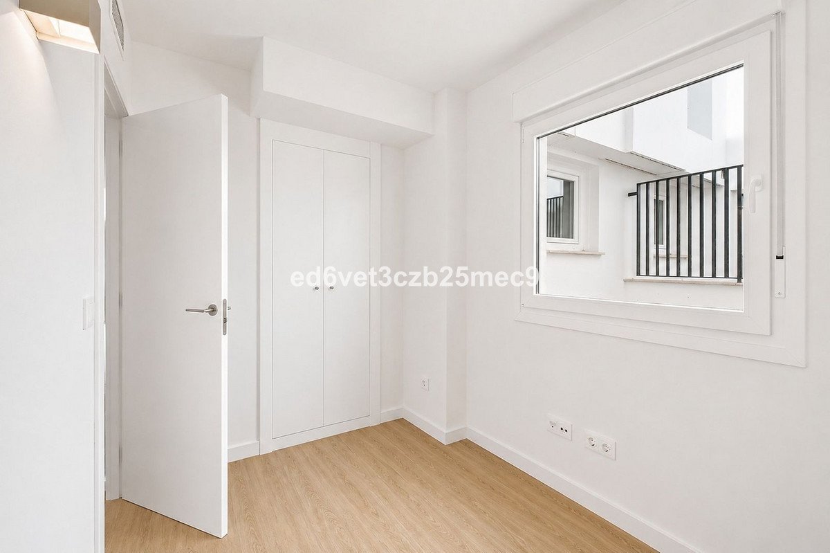 2 Bed Middle Floor Apartment in Fuengirola