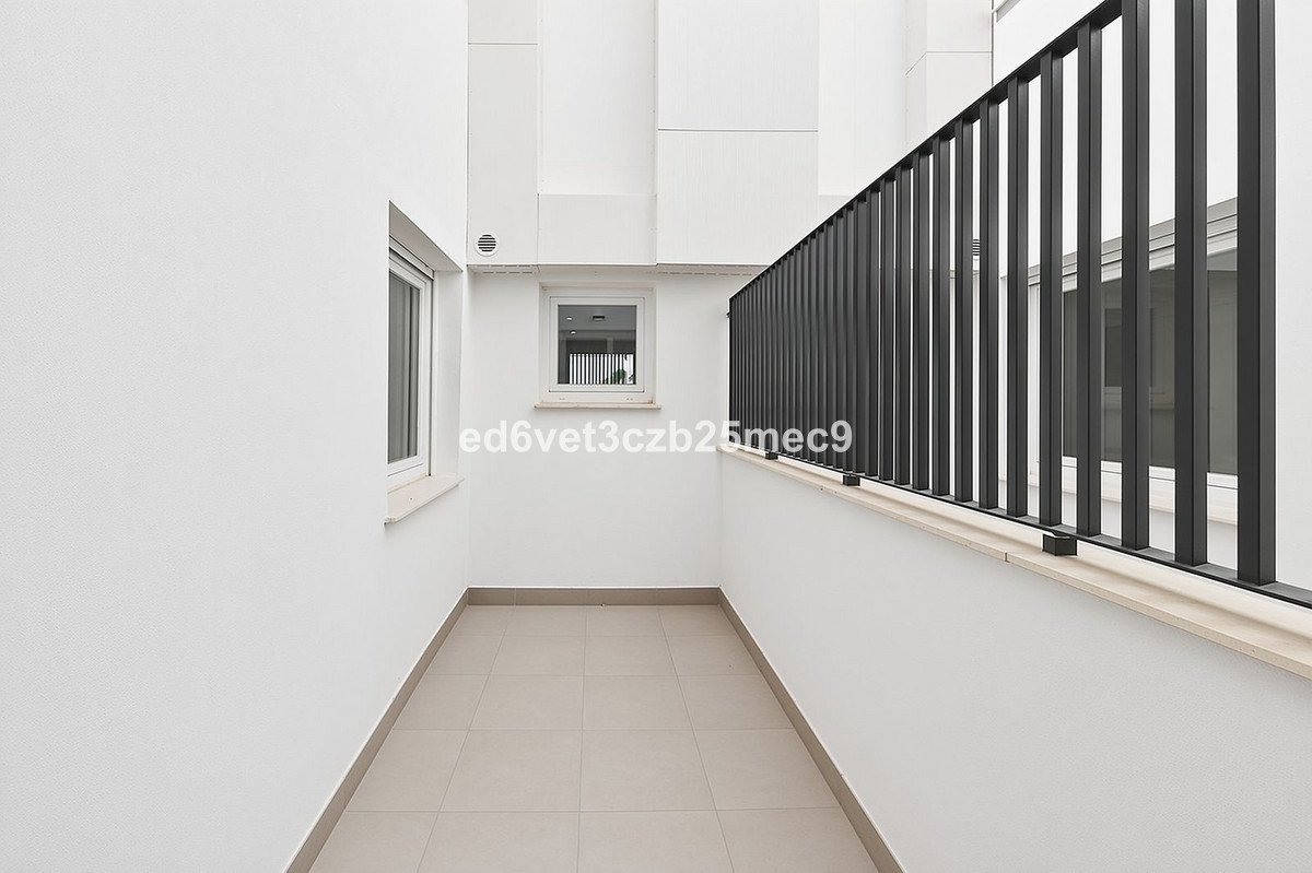 2 Bed Middle Floor Apartment in Fuengirola