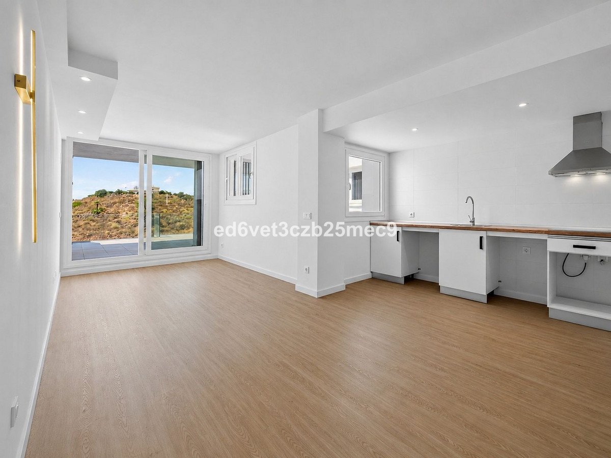 2 Bed Middle Floor Apartment in Fuengirola