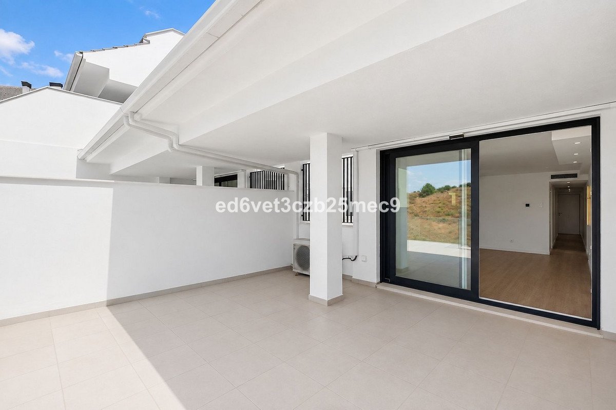 2 Bed Middle Floor Apartment in Fuengirola