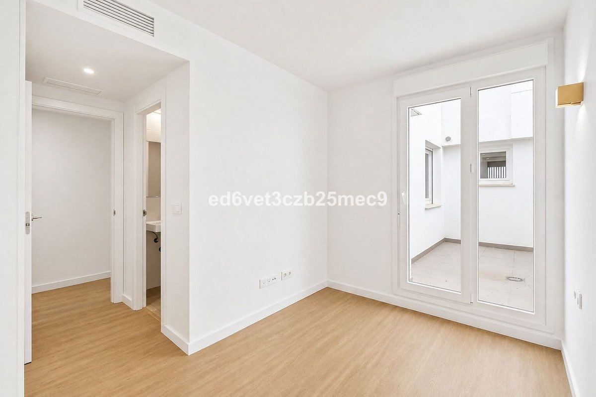2 Bed Middle Floor Apartment in Fuengirola