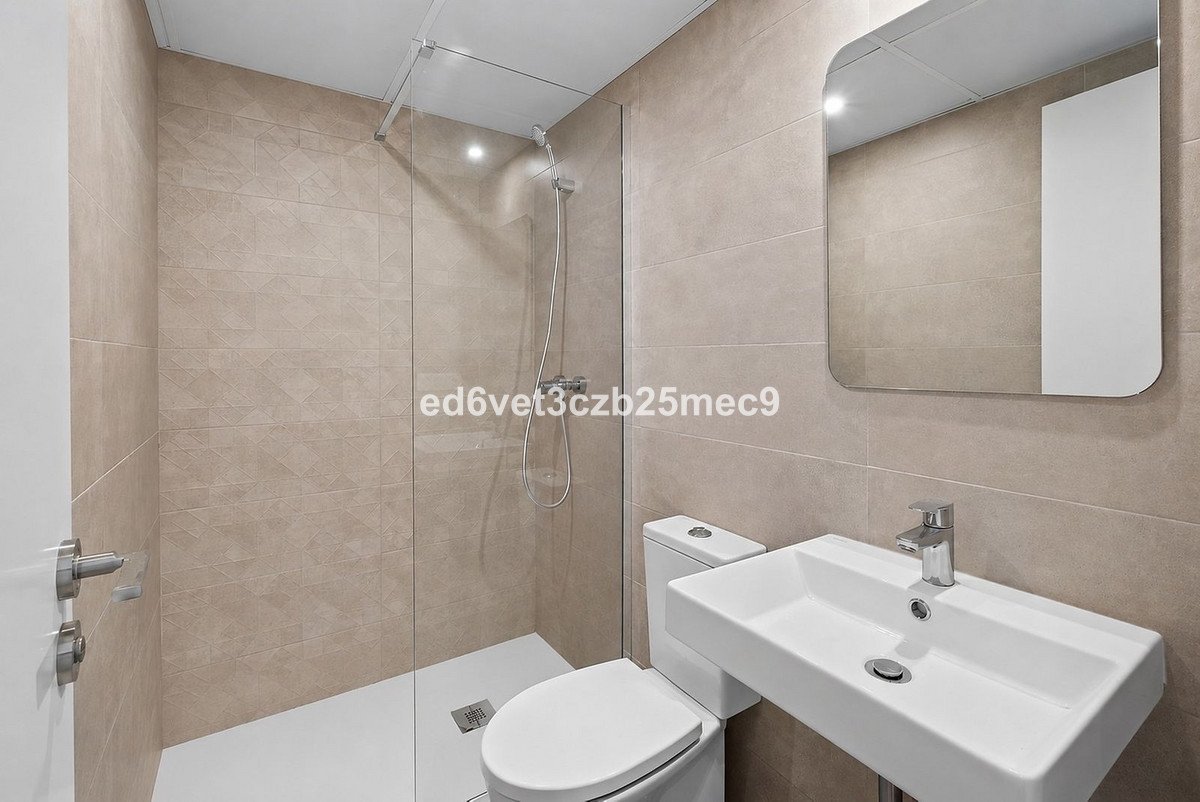 2 Bed Middle Floor Apartment in Fuengirola
