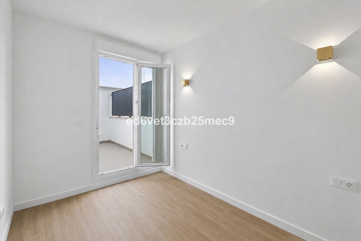 2 Bed Middle Floor Apartment in Fuengirola