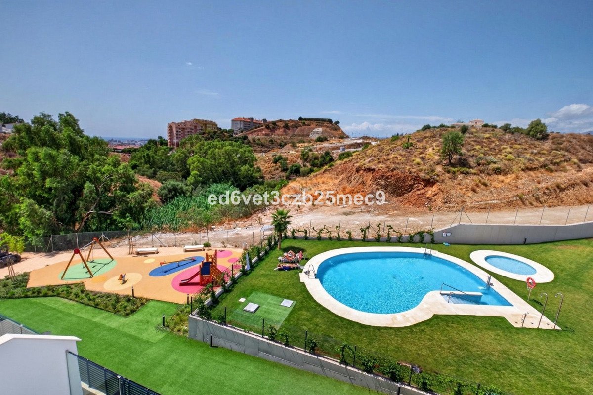 2 Bed Middle Floor Apartment in Fuengirola