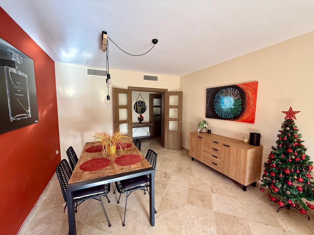 2 Bed Middle Floor Apartment in Calahonda
