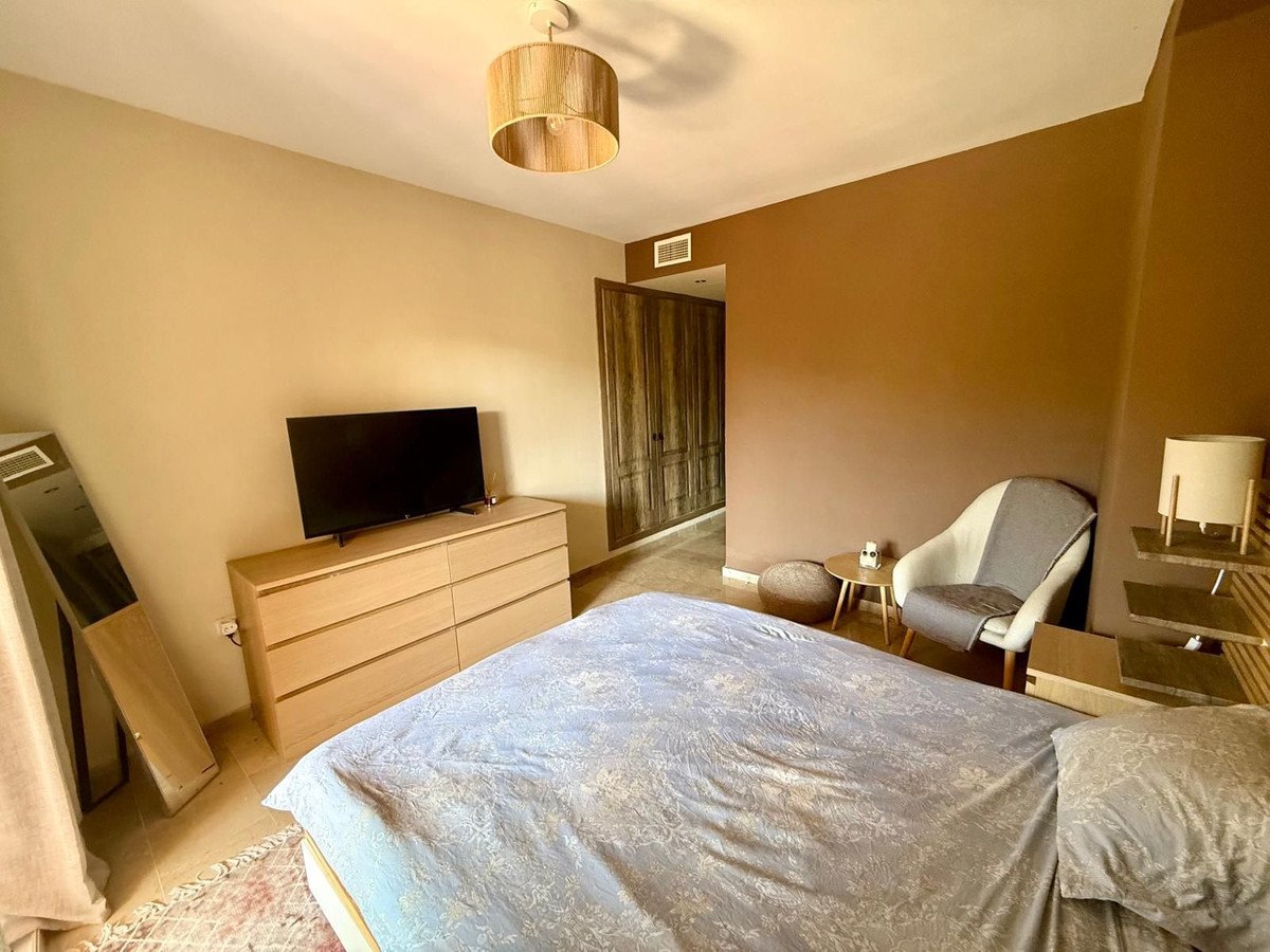 2 Bed Middle Floor Apartment in Calahonda