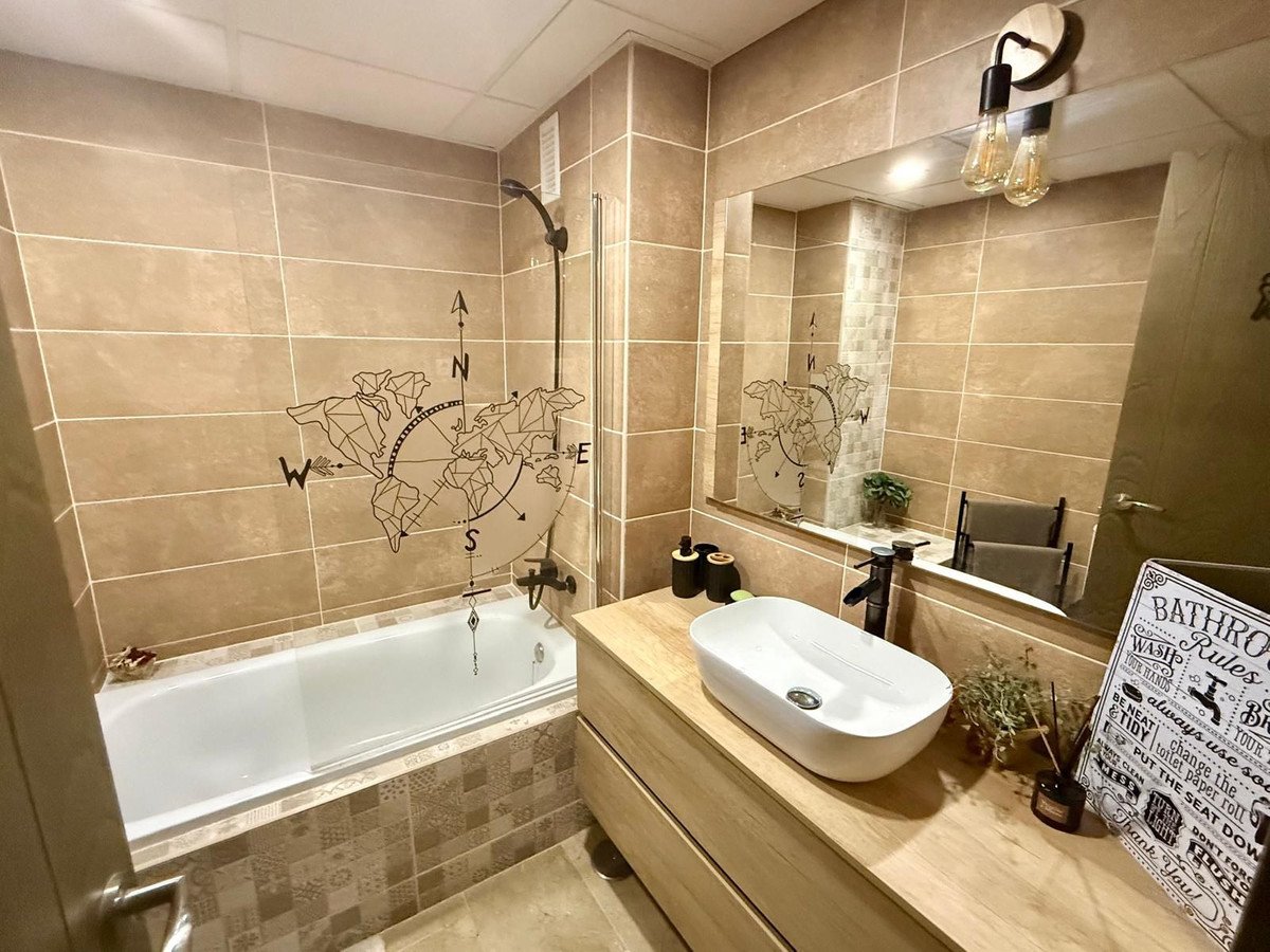 2 Bed Middle Floor Apartment in Calahonda