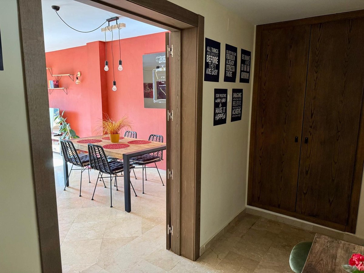 2 Bed Middle Floor Apartment in Calahonda