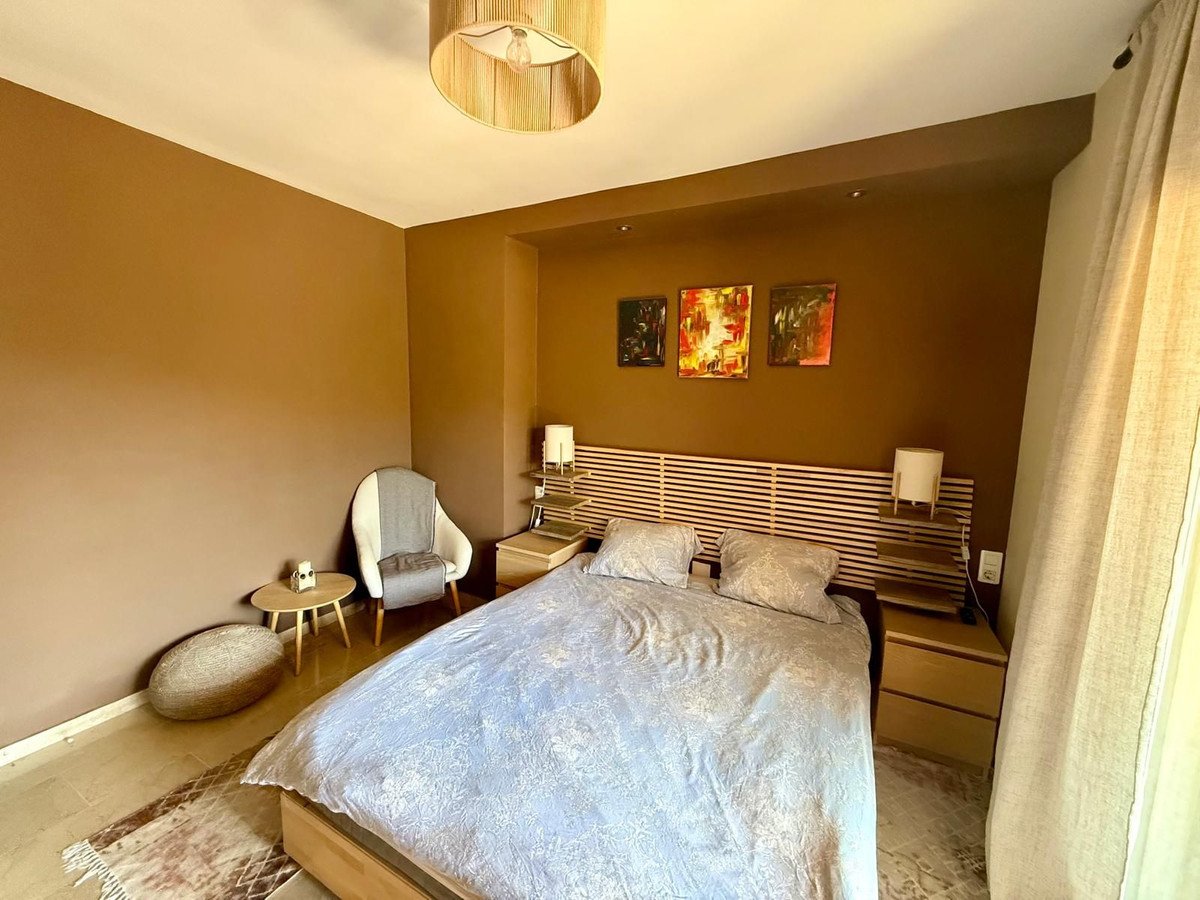 2 Bed Middle Floor Apartment in Calahonda