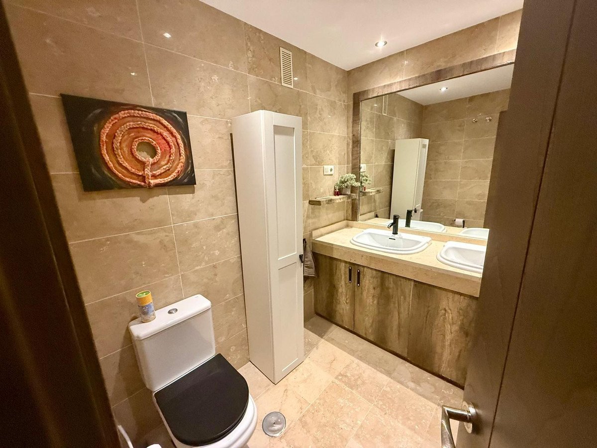 2 Bed Middle Floor Apartment in Calahonda
