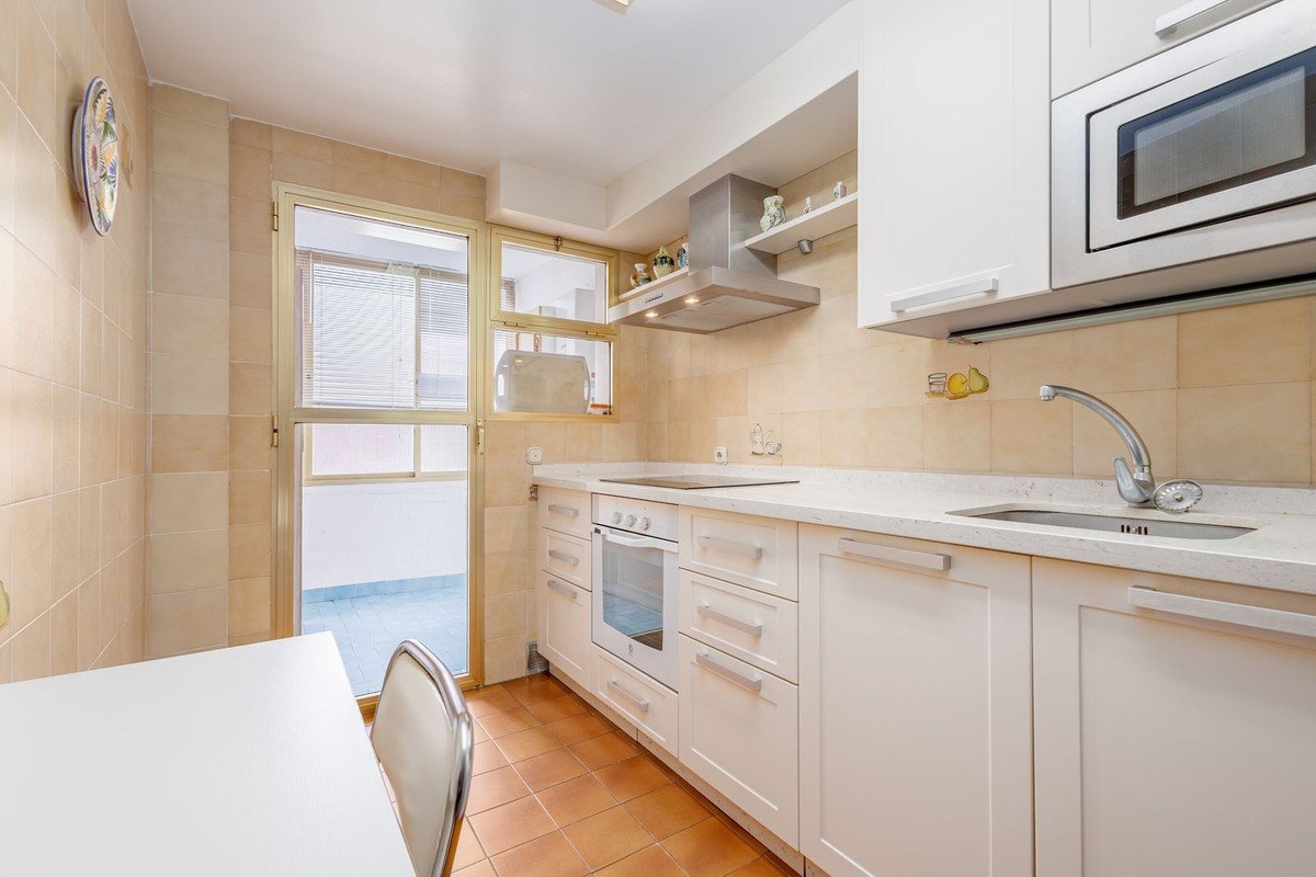 2 Bed Middle Floor Apartment in Fuengirola