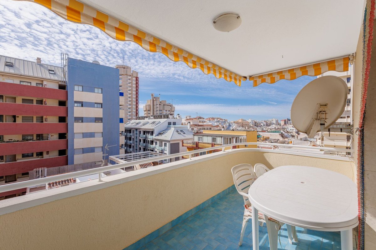 2 Bed Middle Floor Apartment in Fuengirola