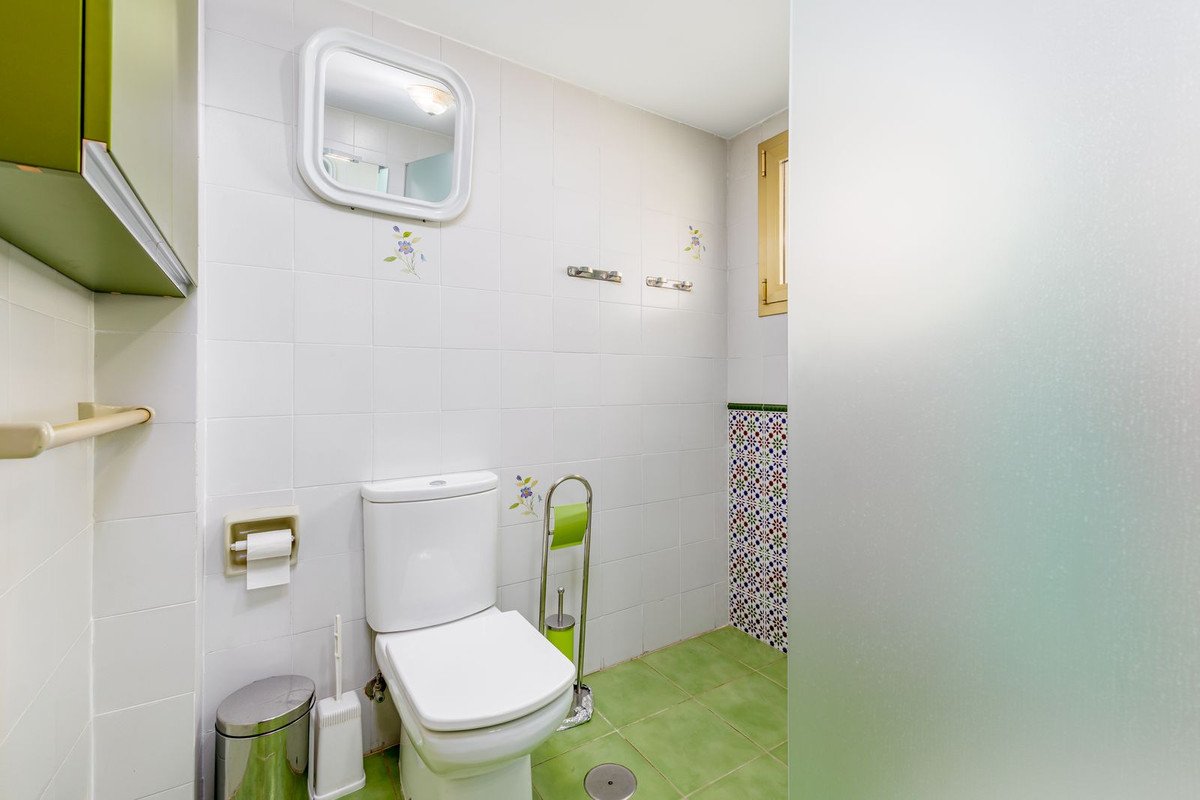 2 Bed Middle Floor Apartment in Fuengirola