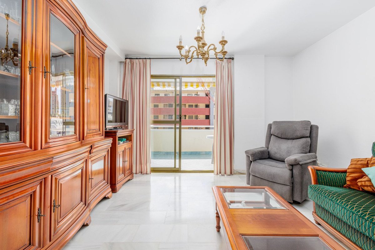 2 Bed Middle Floor Apartment in Fuengirola