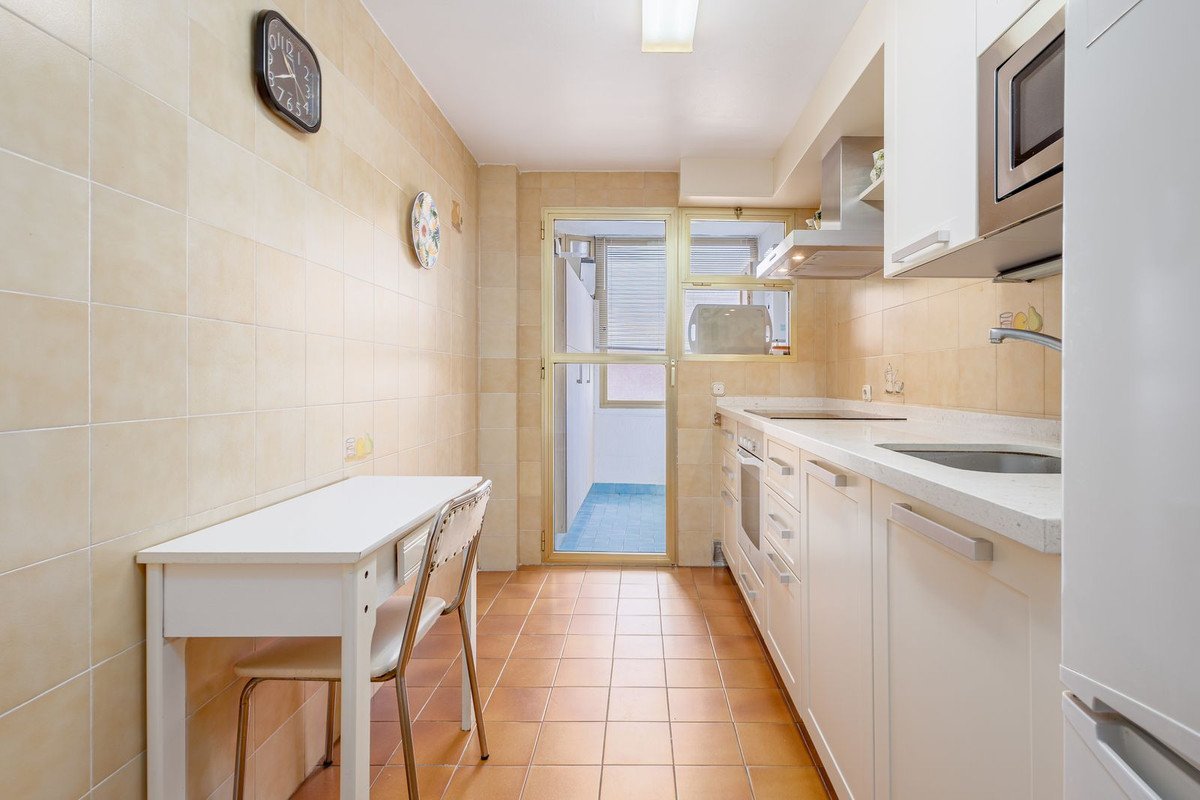 2 Bed Middle Floor Apartment in Fuengirola