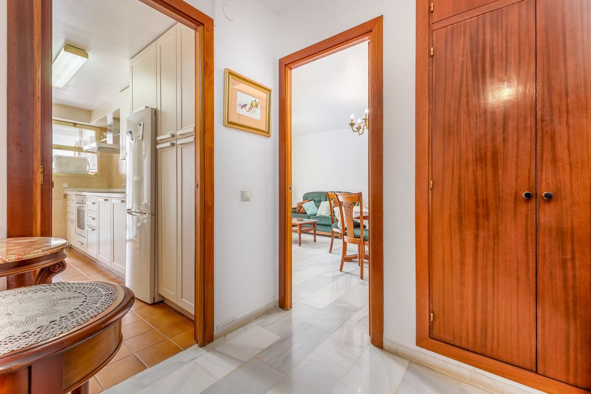 2 Bed Middle Floor Apartment in Fuengirola