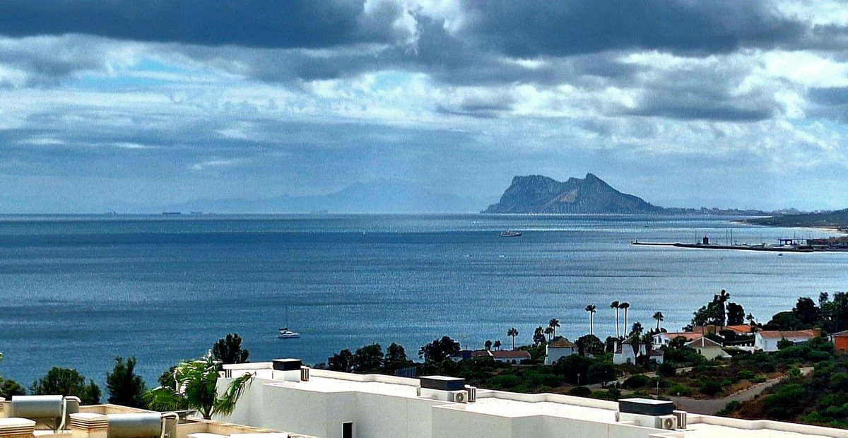 4 Bed Semi-Detached House in Manilva
