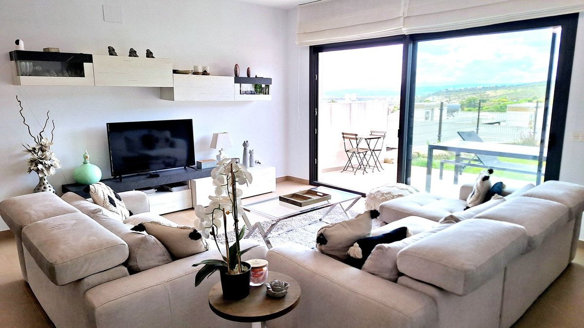 4 Bed Semi-Detached House in Manilva