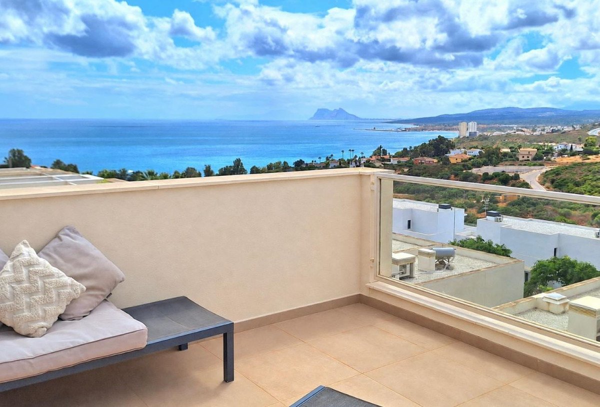 4 Bed Semi-Detached House in Manilva