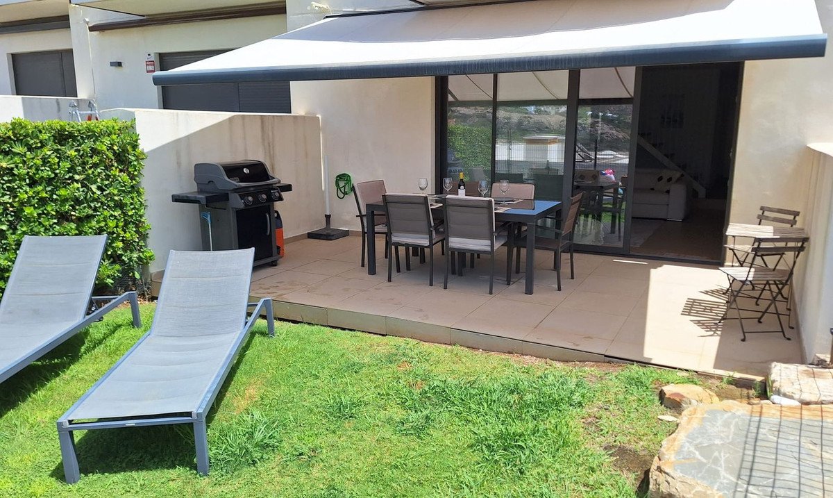 4 Bed Semi-Detached House in Manilva