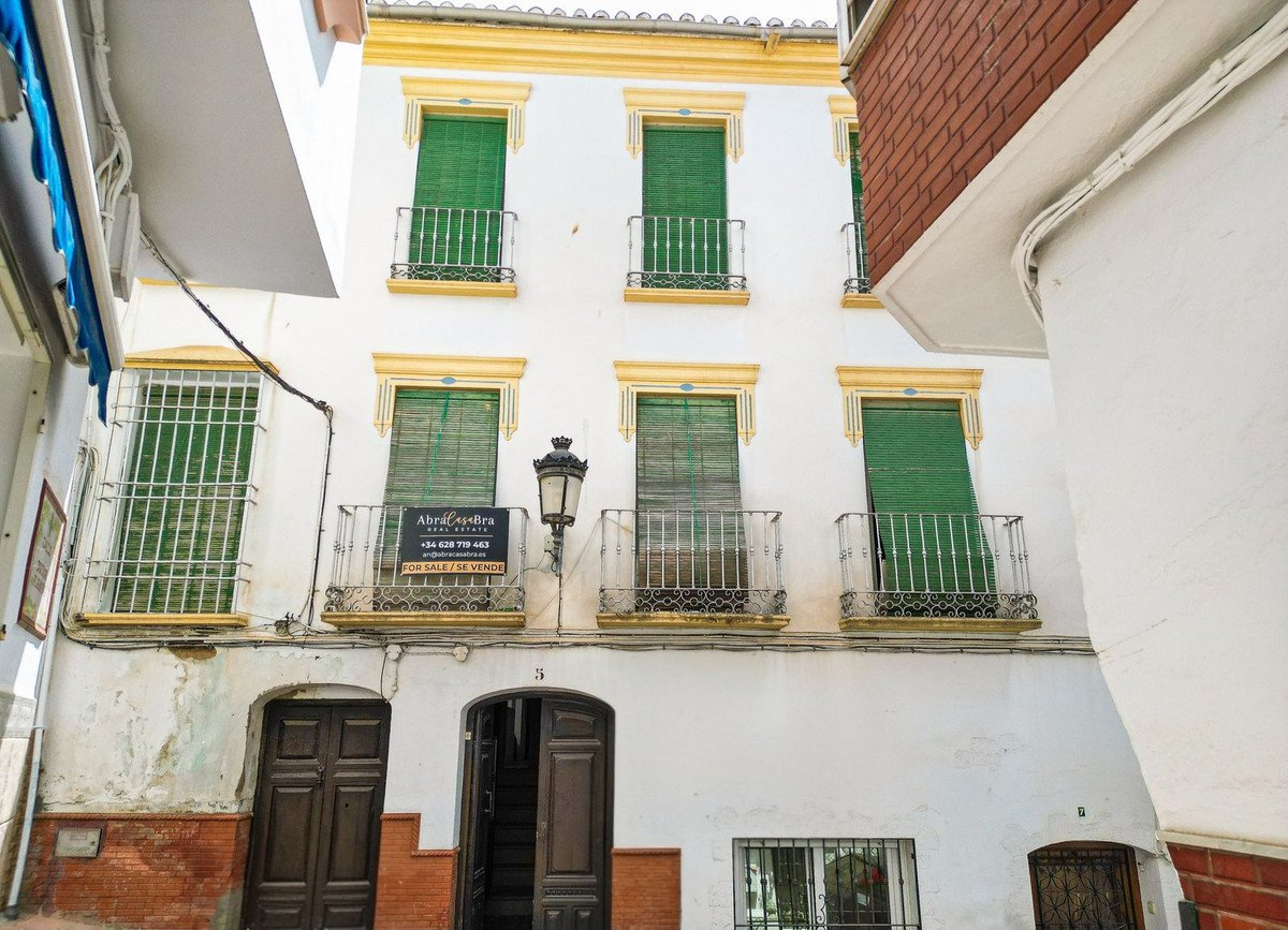 10 Bed Townhouse in Cómpeta