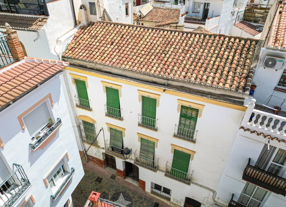 10 Bed Townhouse in Cómpeta