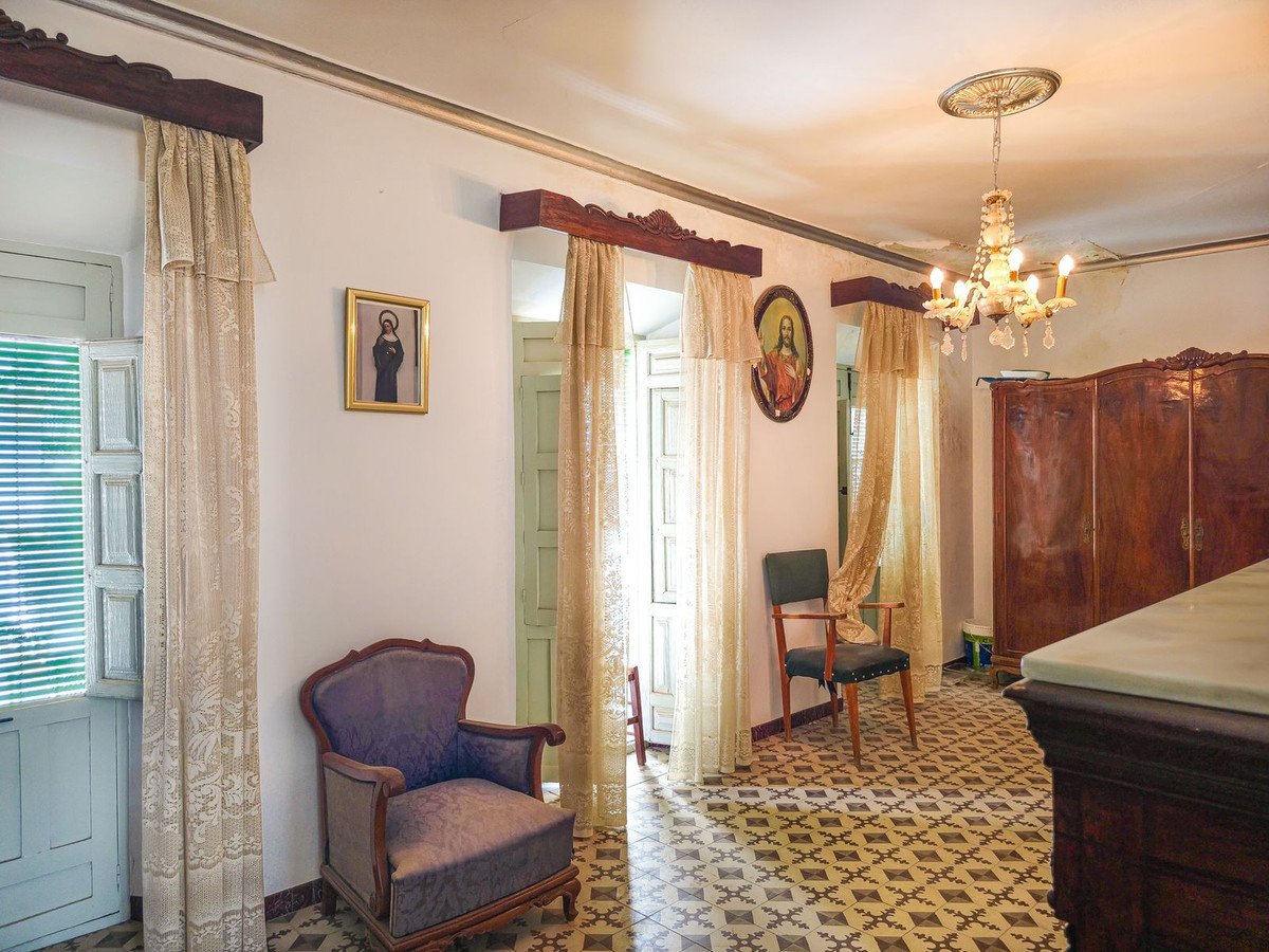 10 Bed Townhouse in Cómpeta