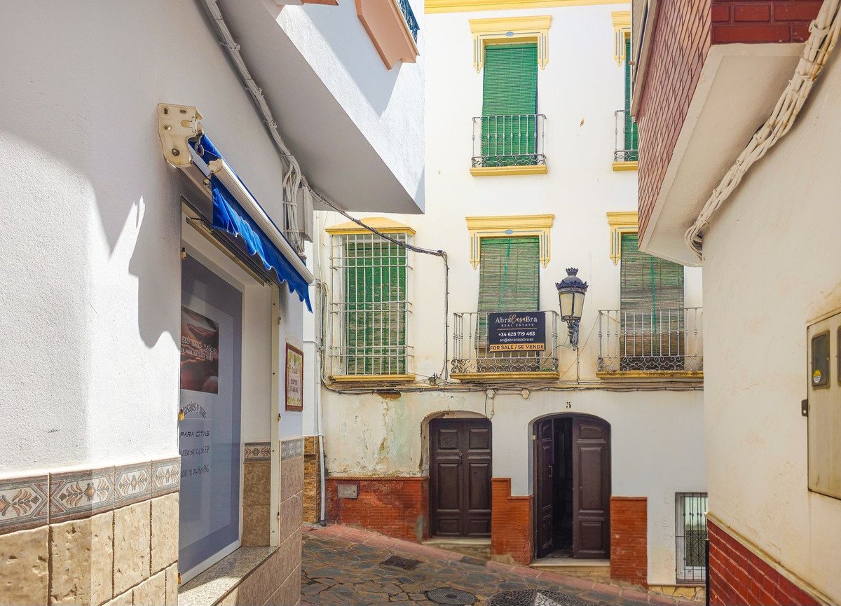 10 Bed Townhouse in Cómpeta