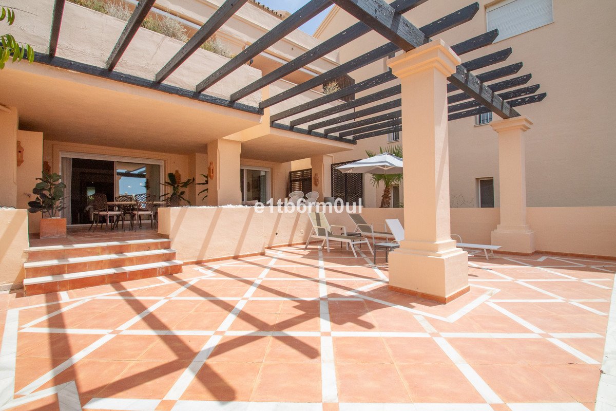 2 Bed Middle Floor Apartment in Nueva Andalucía