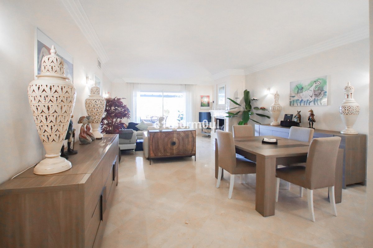 2 Bed Middle Floor Apartment in Nueva Andalucía
