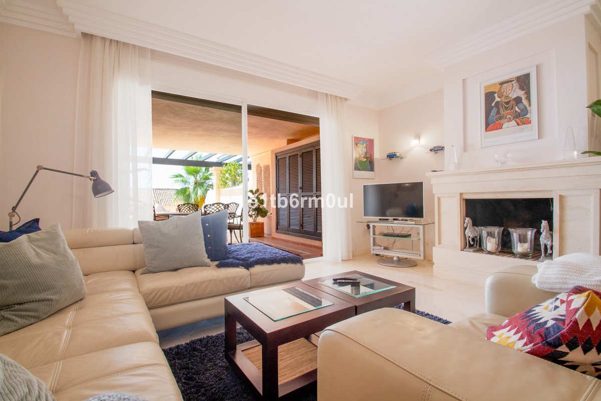2 Bed Middle Floor Apartment in Nueva Andalucía