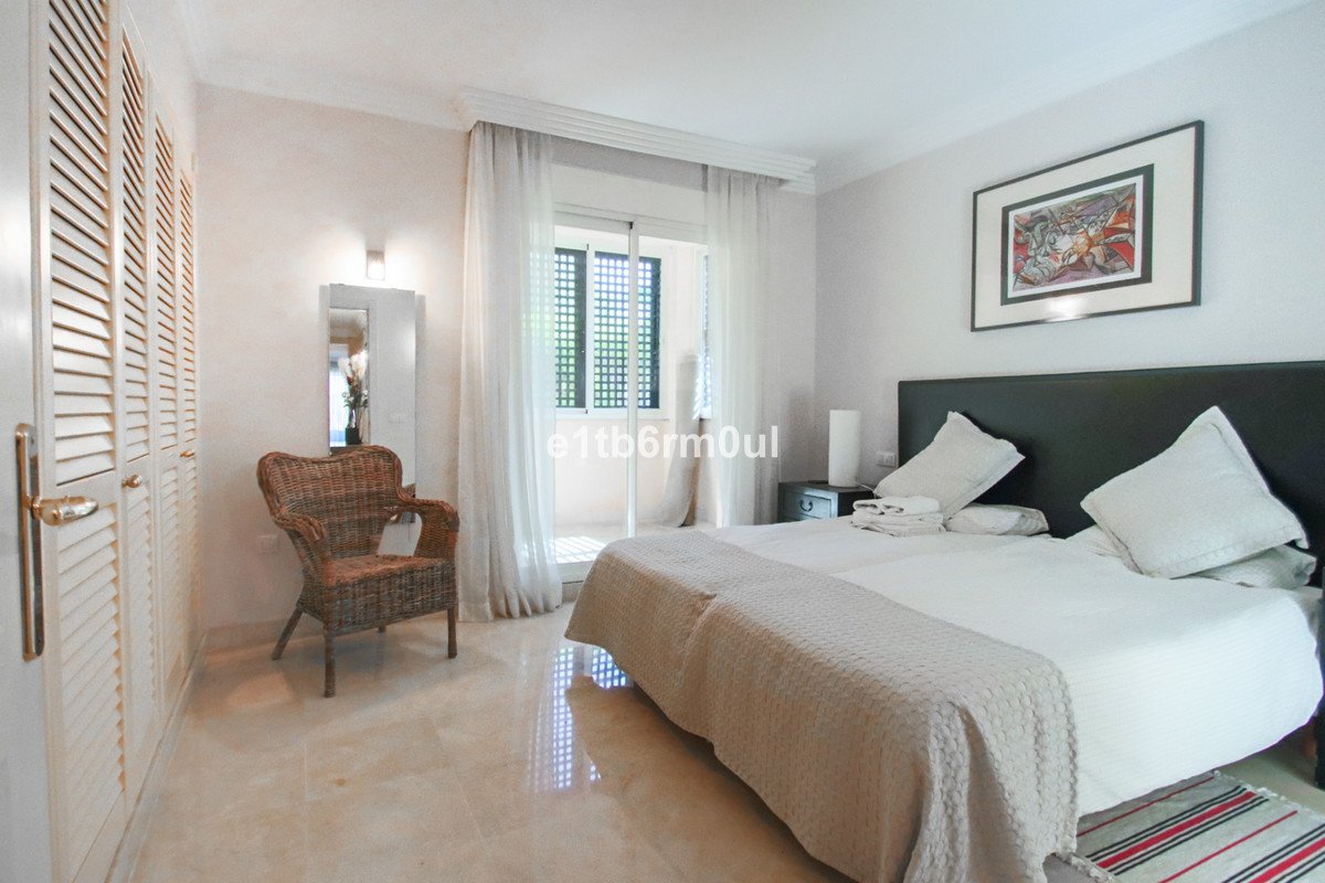 2 Bed Middle Floor Apartment in Nueva Andalucía