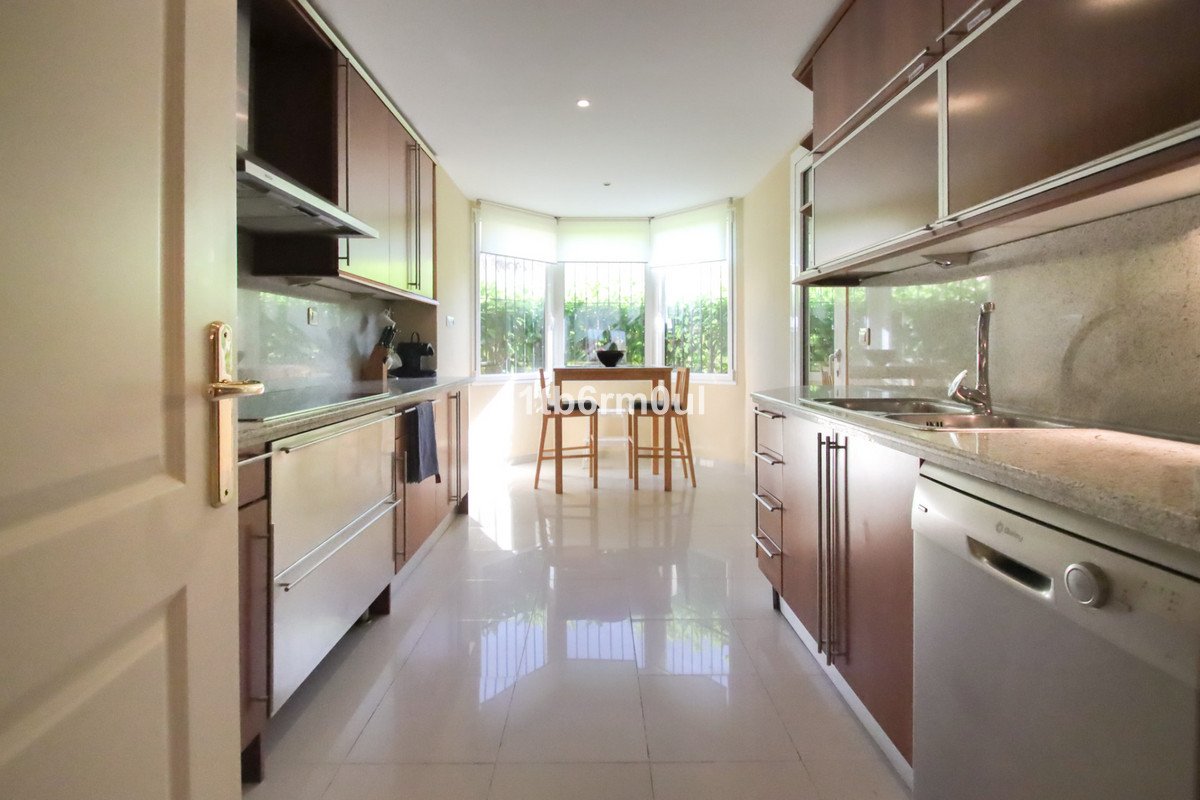 2 Bed Middle Floor Apartment in Nueva Andalucía