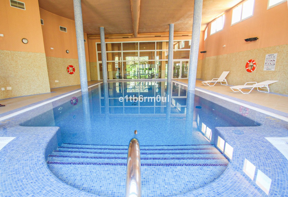 2 Bed Middle Floor Apartment in Nueva Andalucía