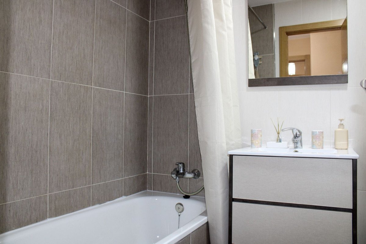 2 Bed Middle Floor Apartment in Torrox