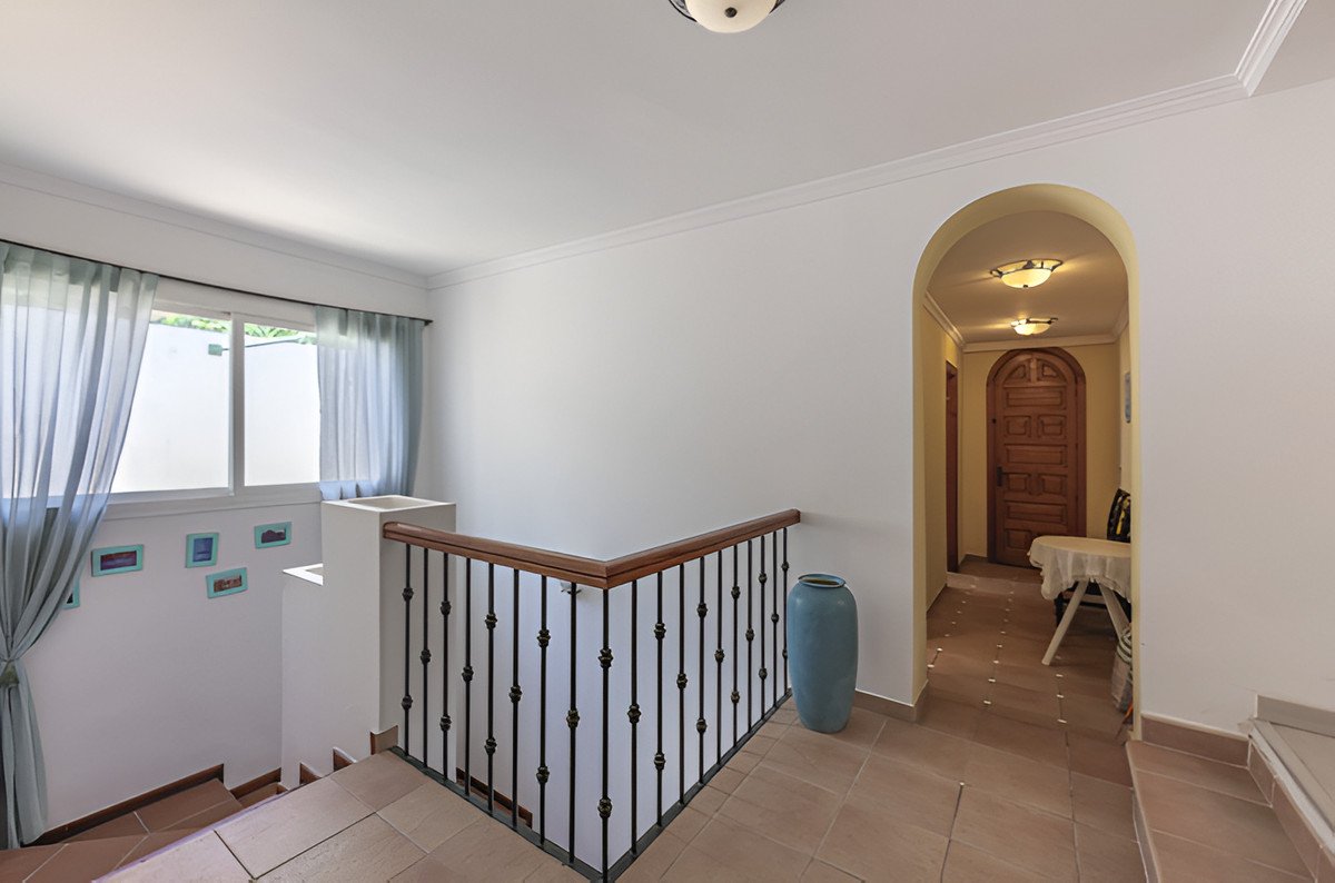 6 Bed Detached Villa in Sotogrande Costa