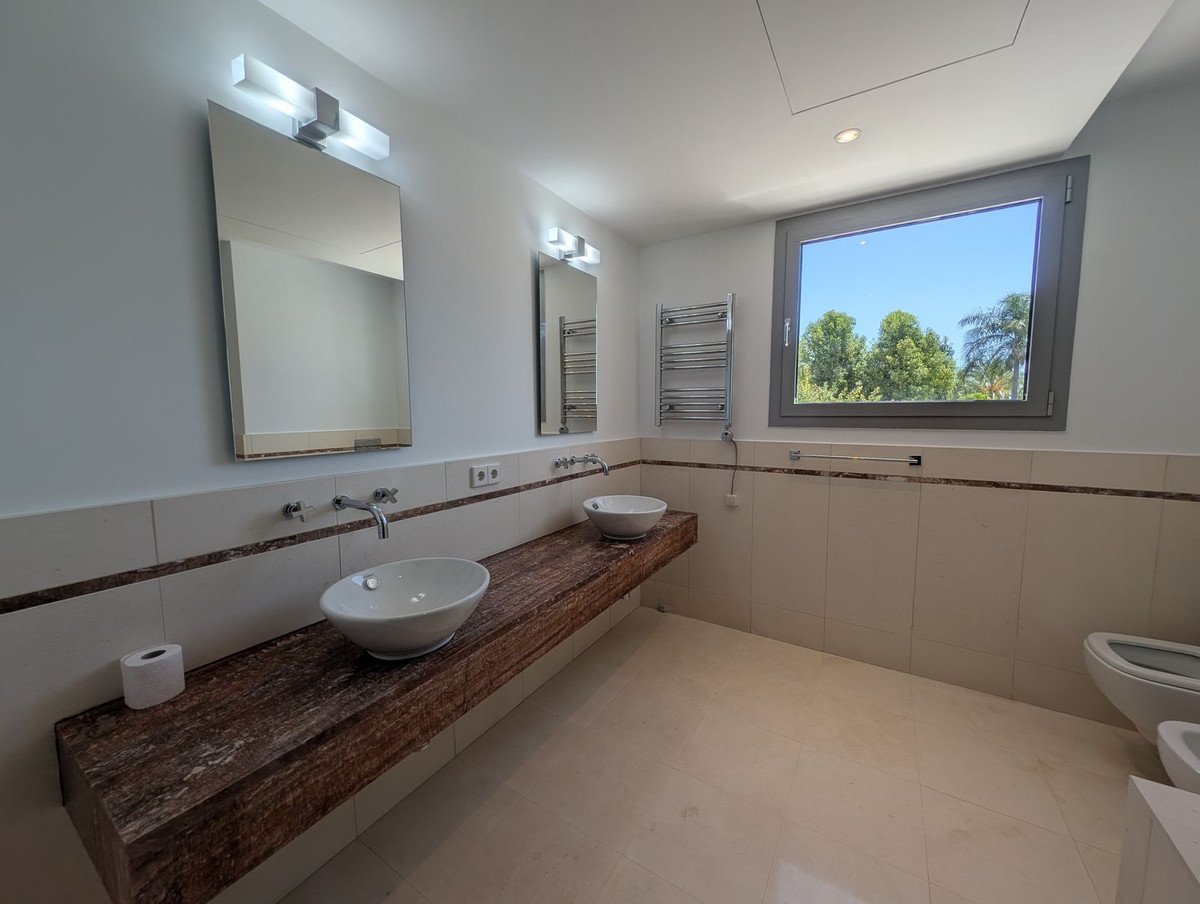 5 Bed Semi-Detached House in Sierra Blanca