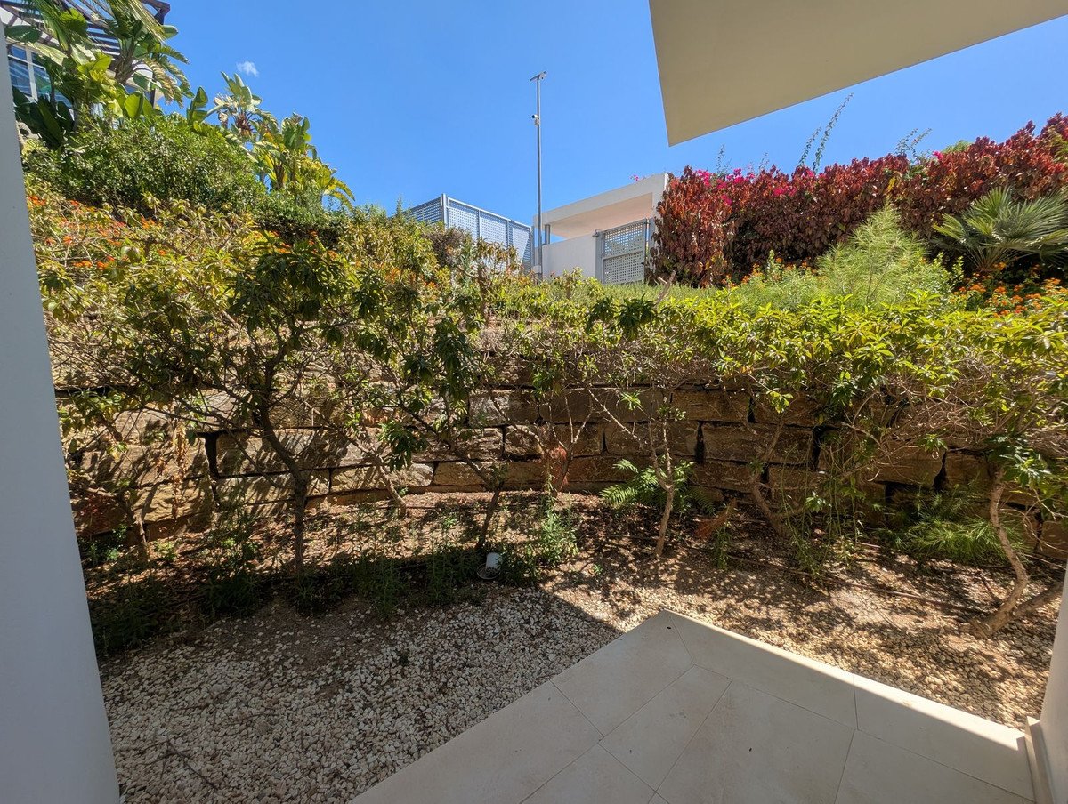 5 Bed Semi-Detached House in Sierra Blanca