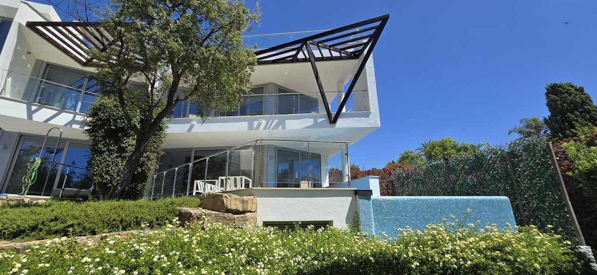 5 Bed Semi-Detached House in Sierra Blanca