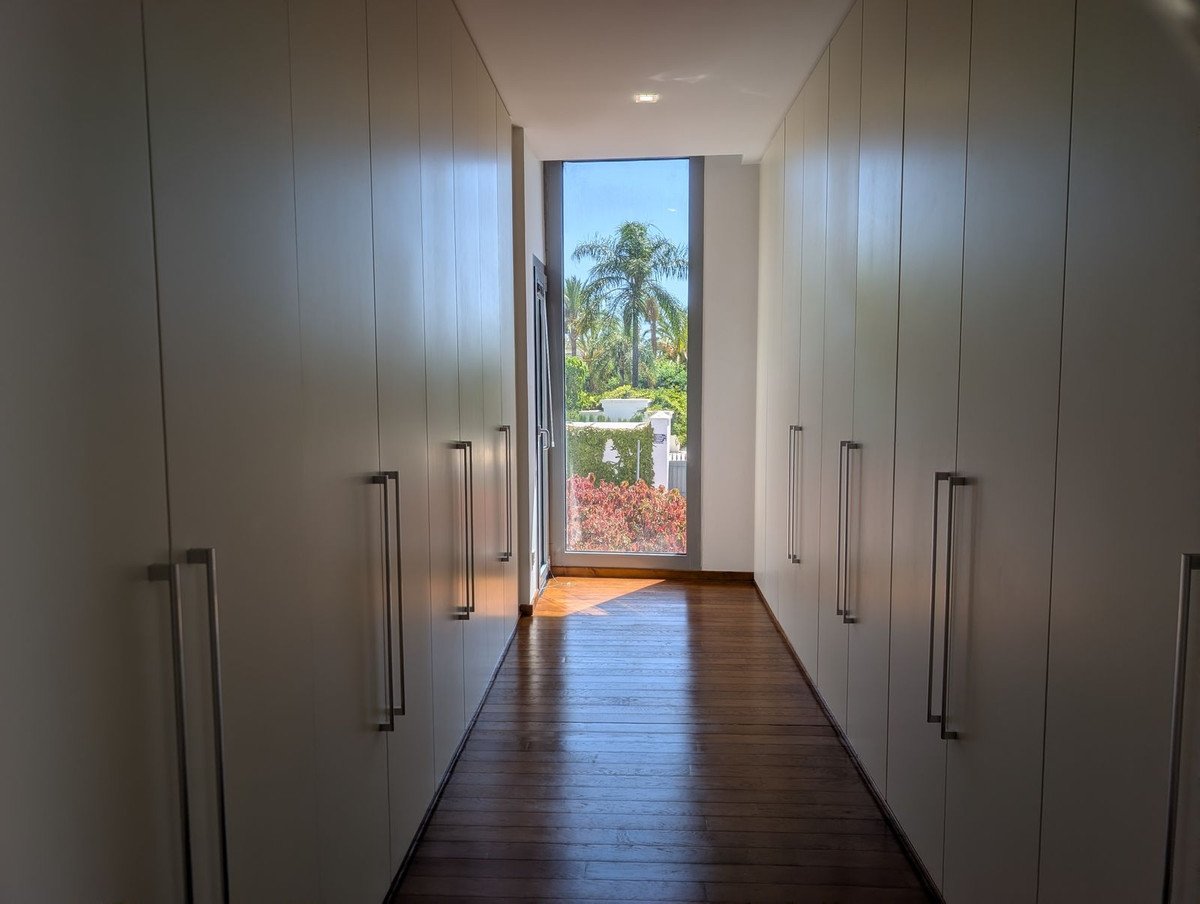 5 Bed Semi-Detached House in Sierra Blanca