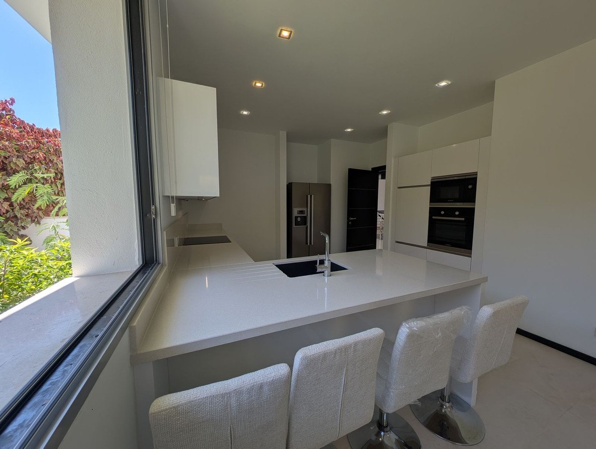 5 Bed Semi-Detached House in Sierra Blanca