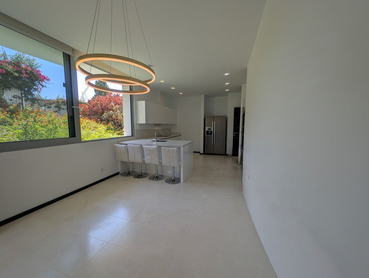 5 Bed Semi-Detached House in Sierra Blanca