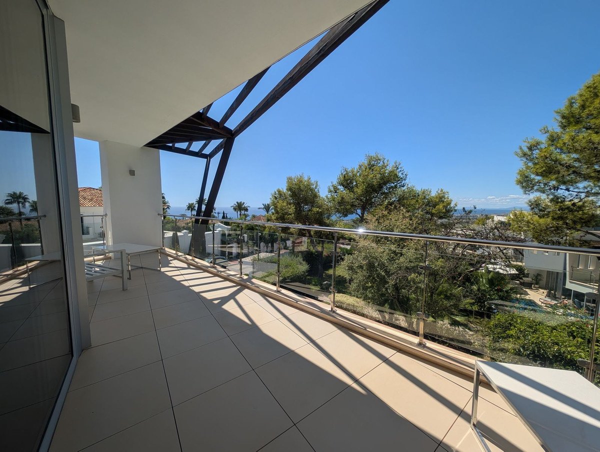 5 Bed Semi-Detached House in Sierra Blanca