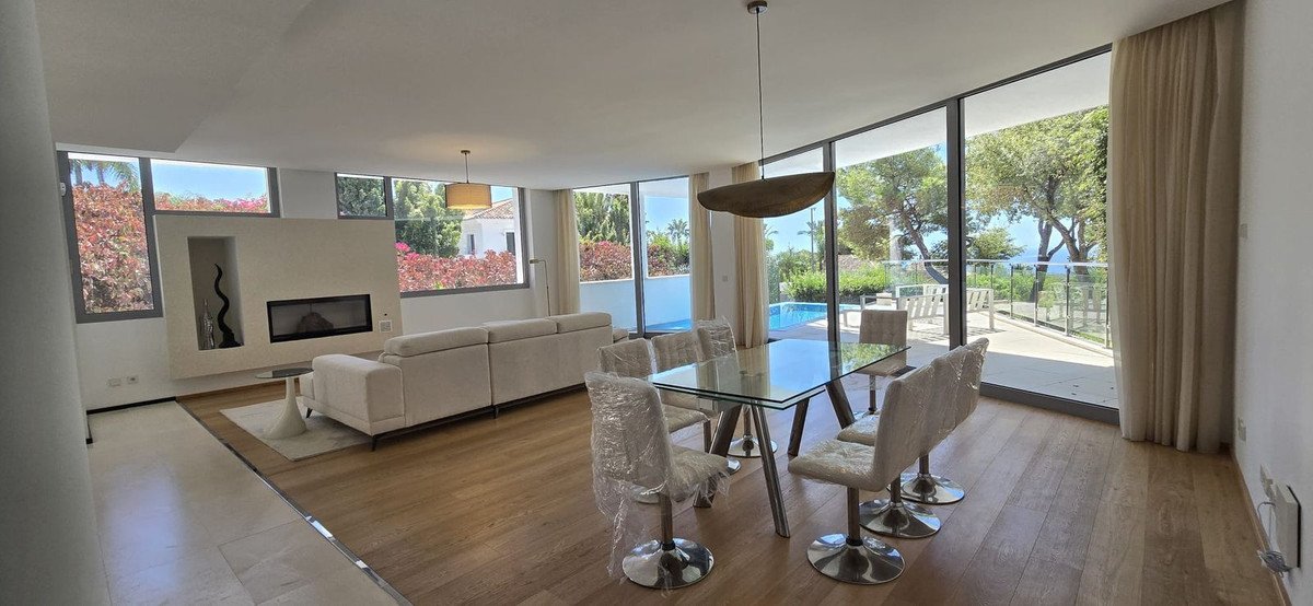 5 Bed Semi-Detached House in Sierra Blanca