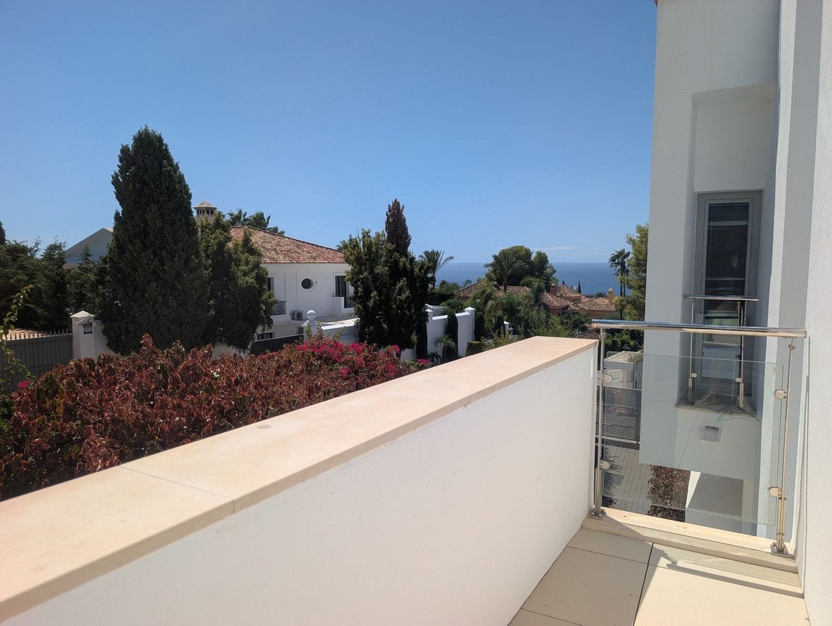 5 Bed Semi-Detached House in Sierra Blanca
