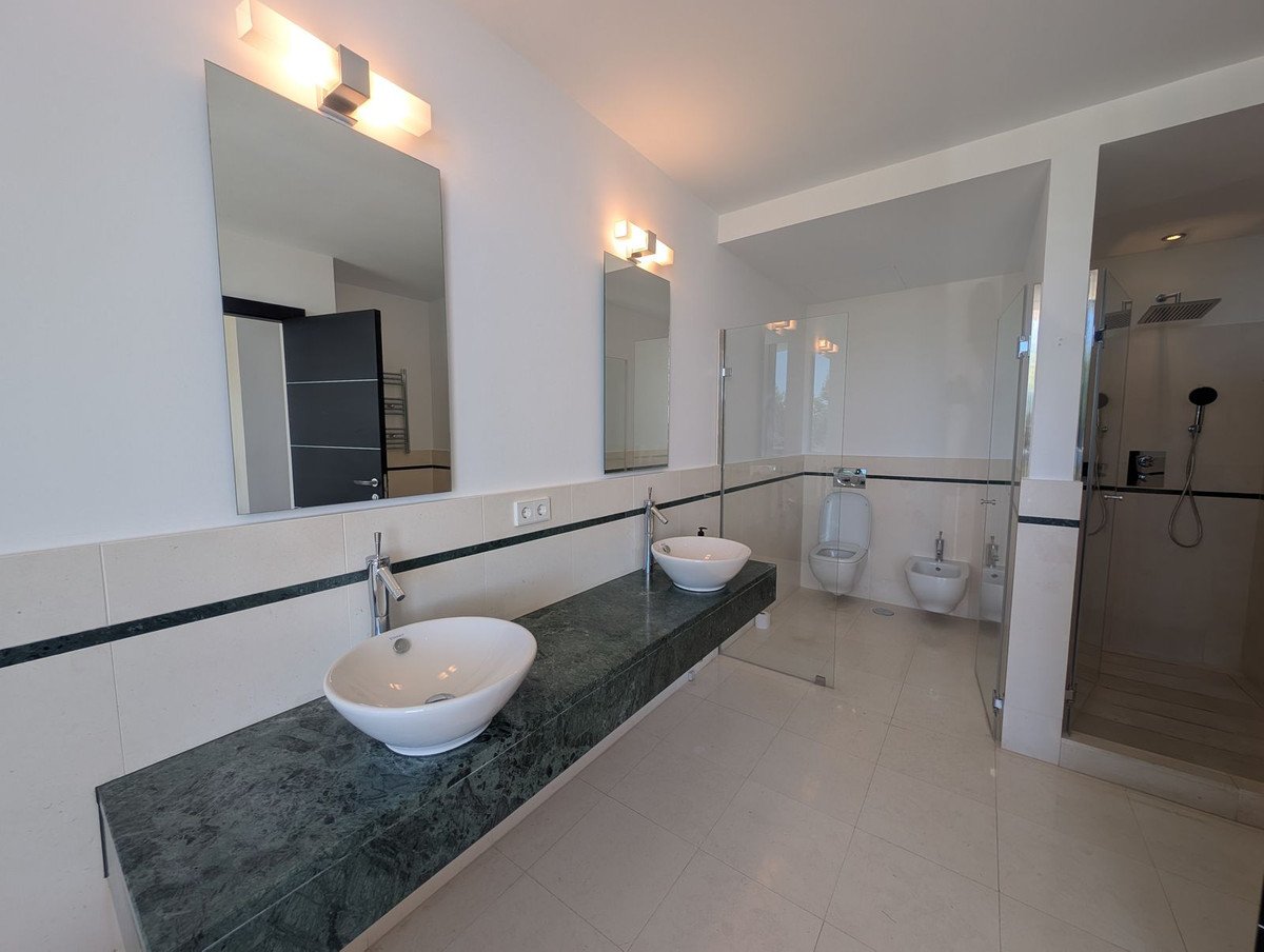 5 Bed Semi-Detached House in Sierra Blanca